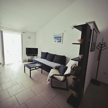 Apartment By The Beach Primošten Exterior foto